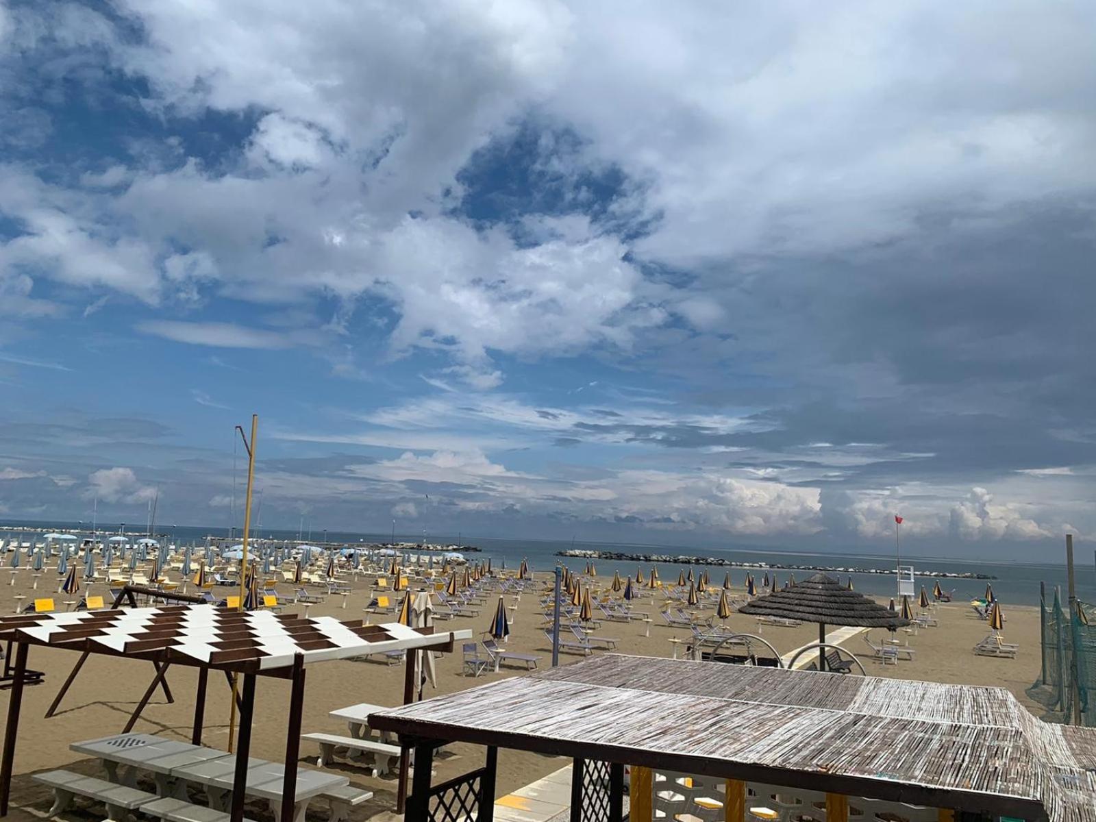 Hotel Acquamarina Viserba Rimini Exteriör bild