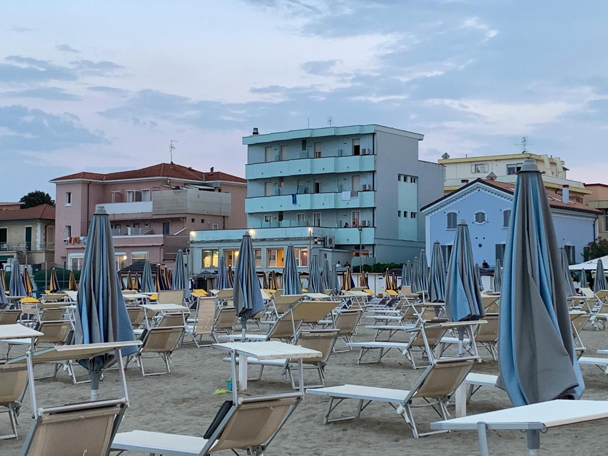 Hotel Acquamarina Viserba Rimini Exteriör bild